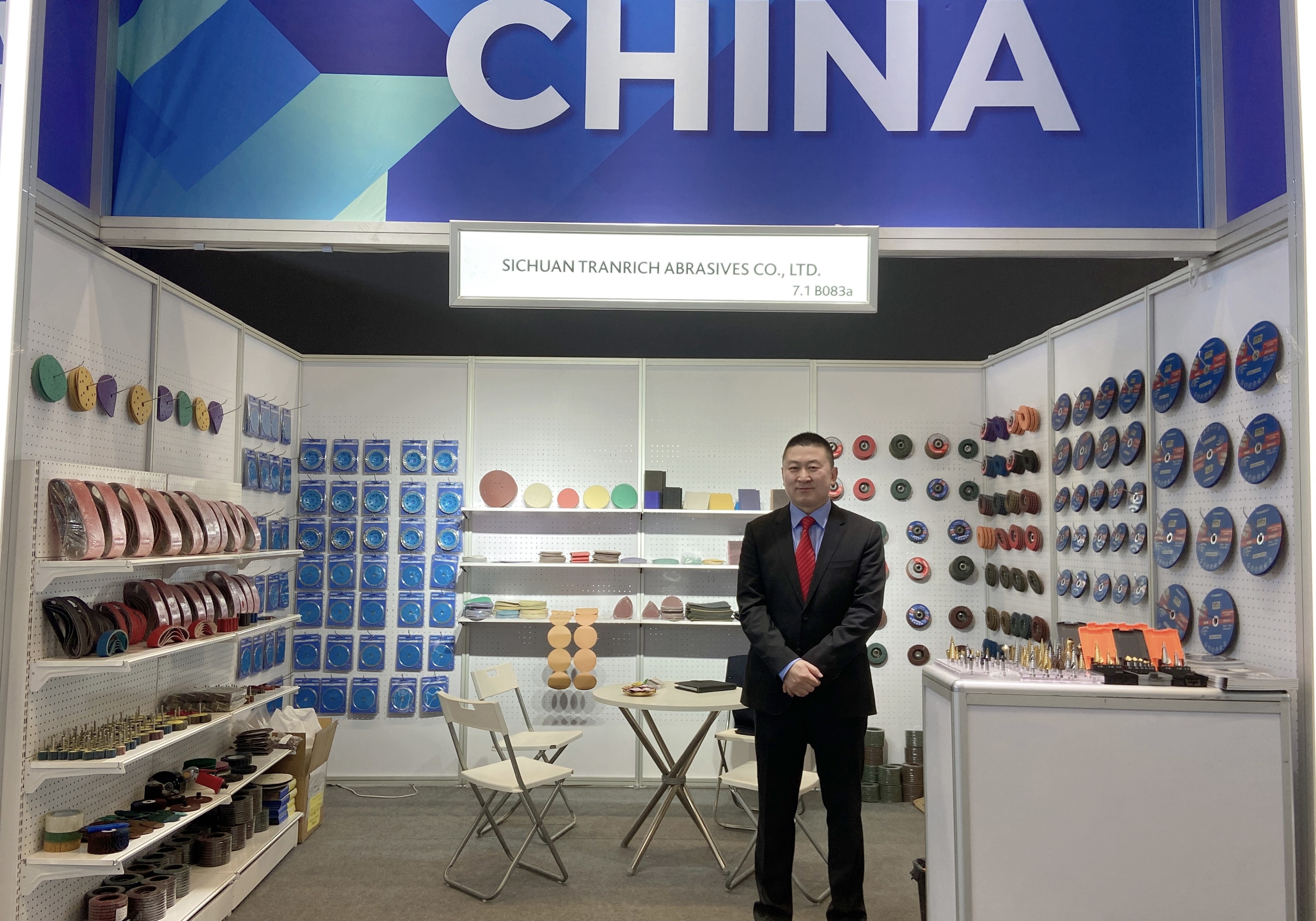 As a professional supplier, our company showcases our rich product line, such as hardware tools, diamond saw blades, cutting blades, sponge sand blocks, etc. These products are well received by buyers from all over the world, who not only express their high appreciation of our products, but also express their willingness to continue to develop deeper cooperation with our company. The exhibition has been successfully concluded, our company will continue to carry forward the tradition, provide excellent quality products and services, actively develop cooperation in the global scope, create a better future.